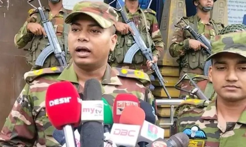কুড়িগ্রামে সড়কে ট্রাফিক নিয়ন্ত্রণ ও চাঁদাবাজদের বিরুদ্ধে কঠোর অবস্থানে সেনাবাহিনী